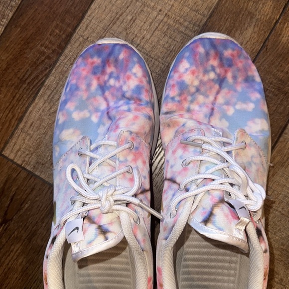 Gorgeous flower print Nike women’s size 11.5 EU 44 UK 9 tennis shoe - Picture 6 of 13